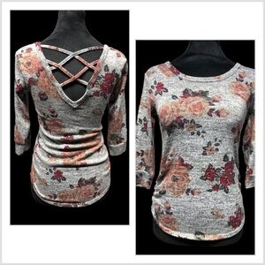 NO BOUNDARIES gray floral 3/4 sleeve shirt